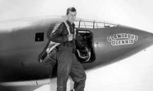 Chuck Yeager next to his plane before reaching the speed of sound, in 1947.
